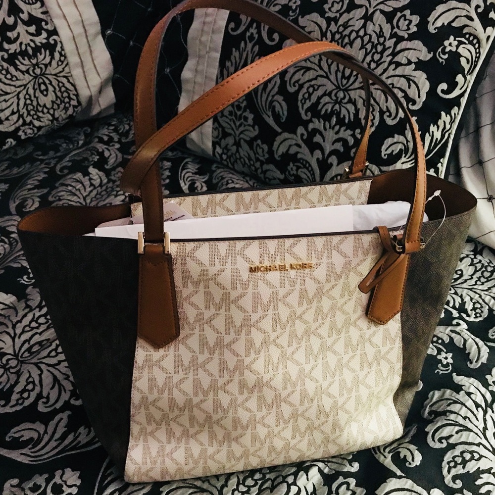 MK LARGE TOTE